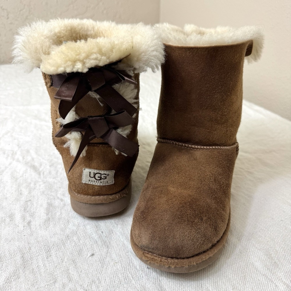 UGG Australia Bailey Bow II Chestnut Boots Women's Size 6 Boho Granola Grunge